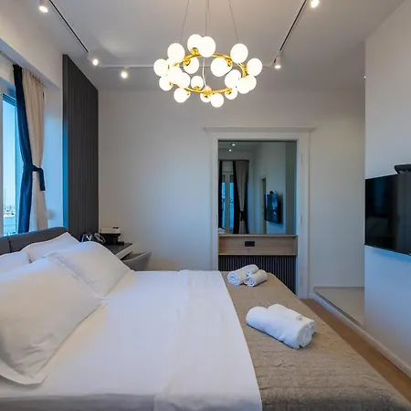 Lusso With Sea View Apartment