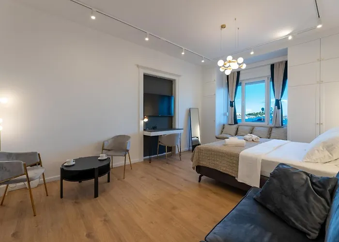 Lusso With Sea View Apartment