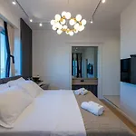 Lusso With Sea View Apartment