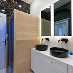 Lusso With Sea View Apartment
