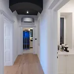 Lusso With Sea View Apartment