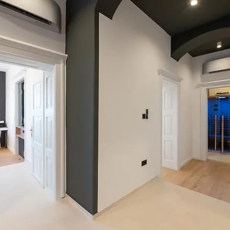 Lusso With Sea View Apartment